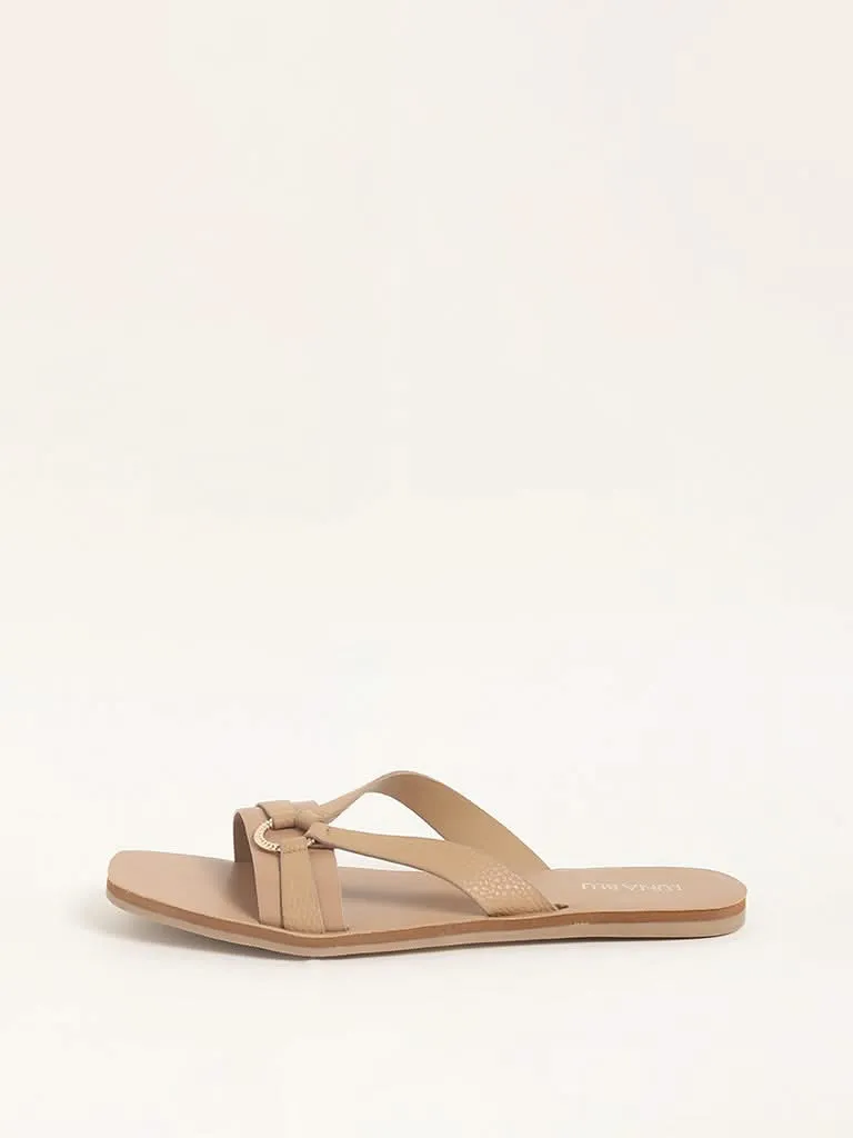 LUNA BLU Tan V Strap Sandals